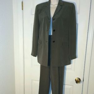 Josephine Chaus 100%silk 2pc Suit-8- Moss Green!